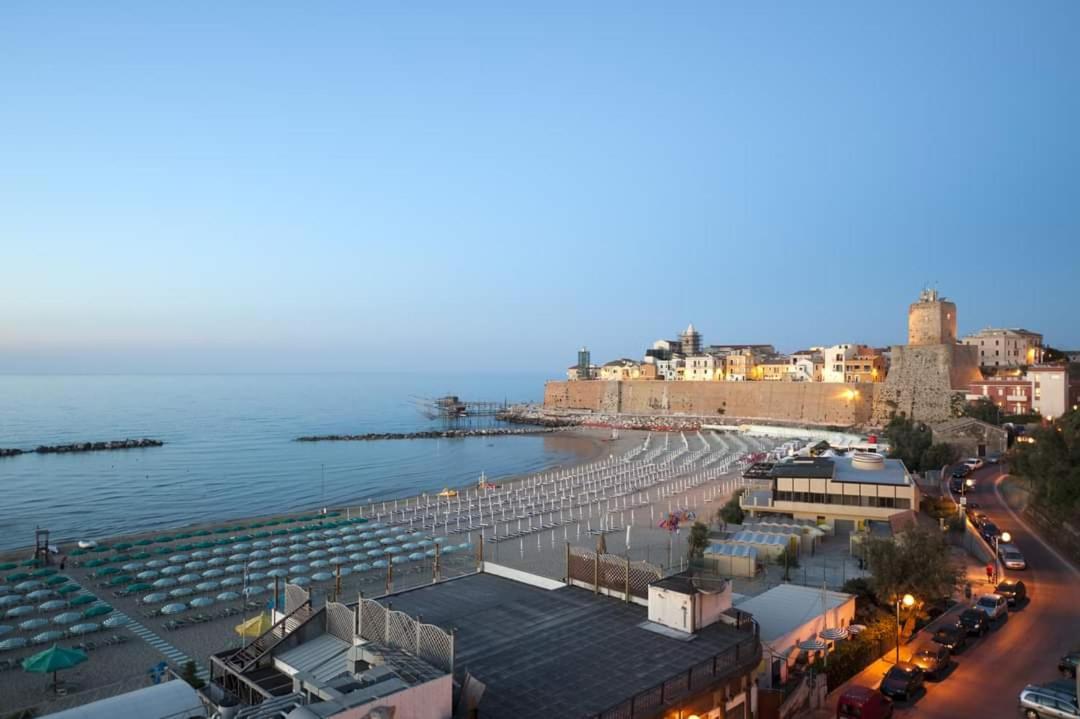 La Finestra Sul Castello B&B แตร์โมลิ ภายนอก รูปภาพ